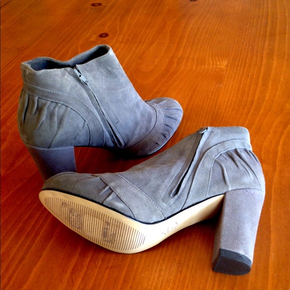 Natural Comfort grey suede booties - Picture 3 of 3
